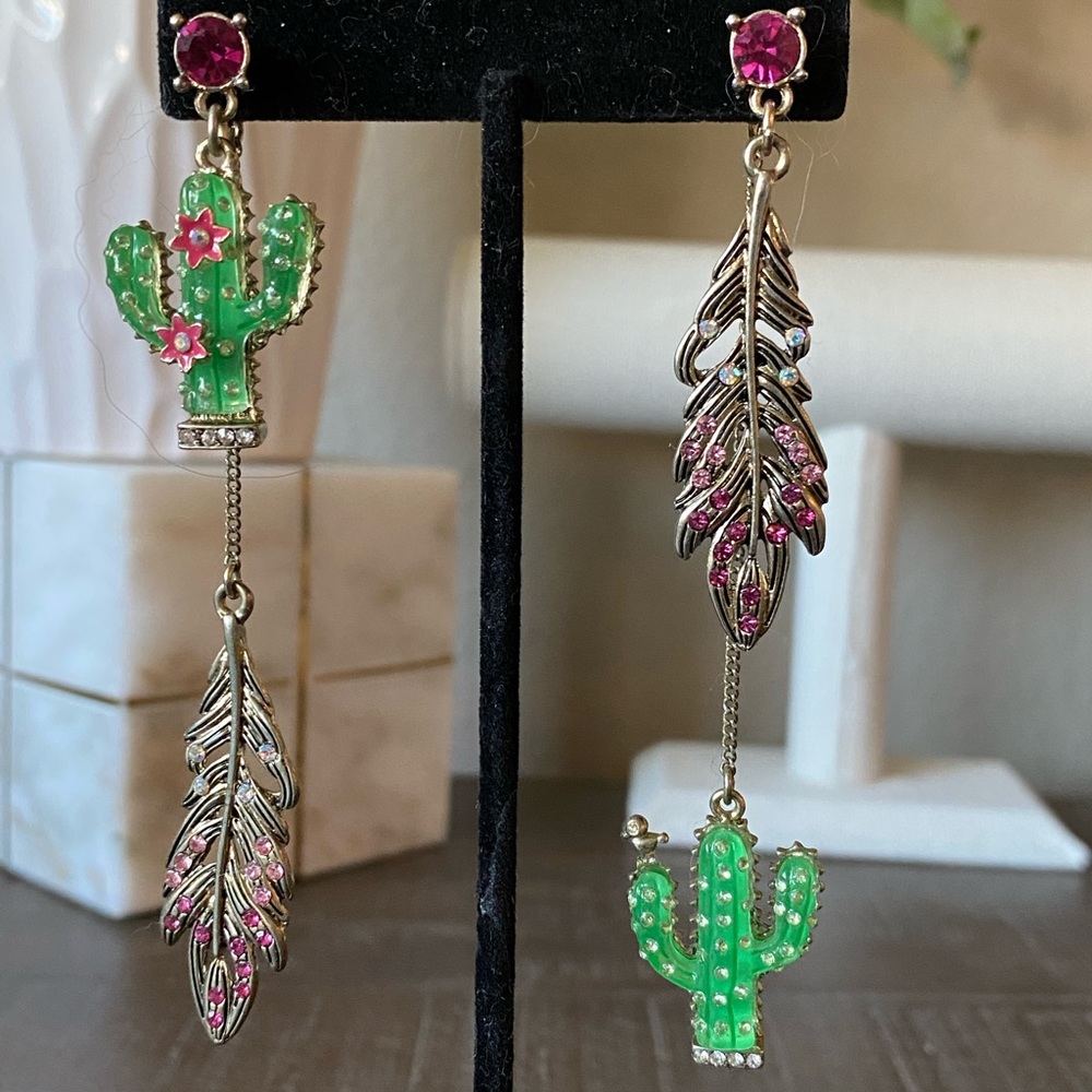 NWOT RARE Cactus Feather Earrings